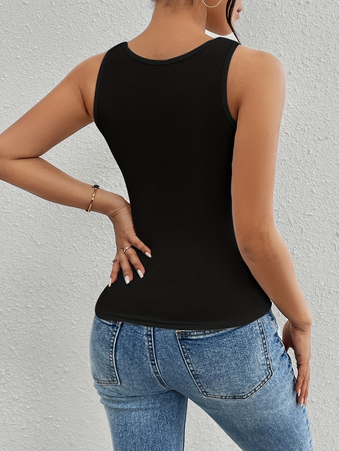 Slimming hollowed-out sleeveless vest