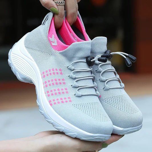 Thick-soled breathable sports shoes