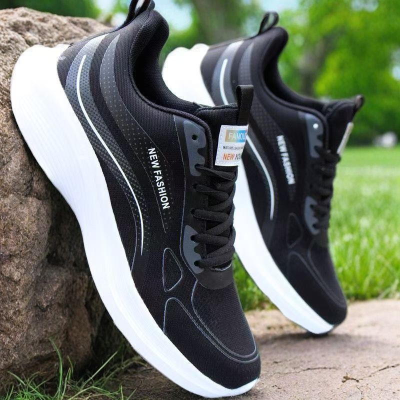 Soft-soled anti-slip running shoes for sports